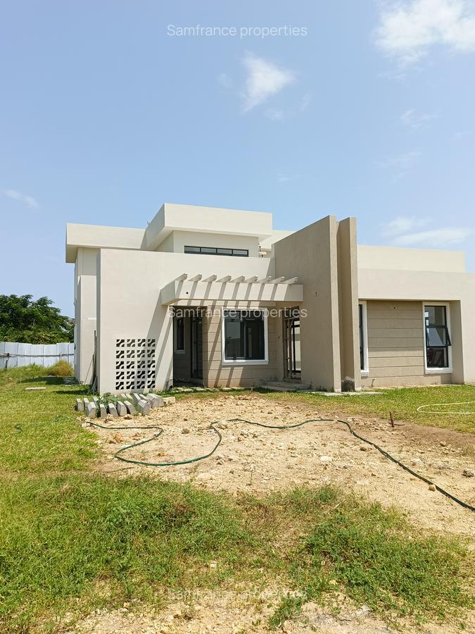 4 Bed Townhouse with En Suite at King'S Eood - 5