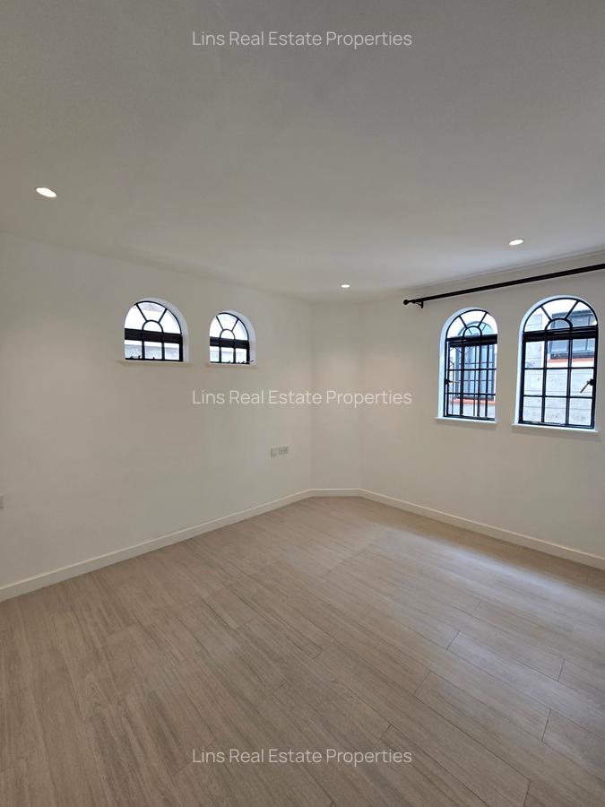 4 Bed Townhouse with En Suite in Brookside - 13