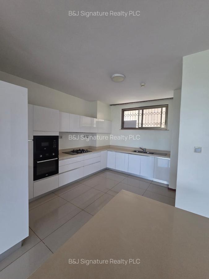 3 Bed Apartment with En Suite in Parklands - 3