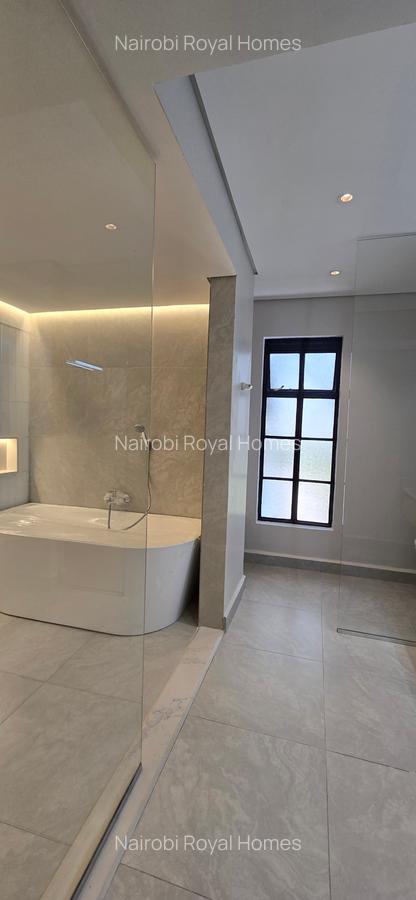 5 Bed Townhouse with En Suite at Lavington Green - 16