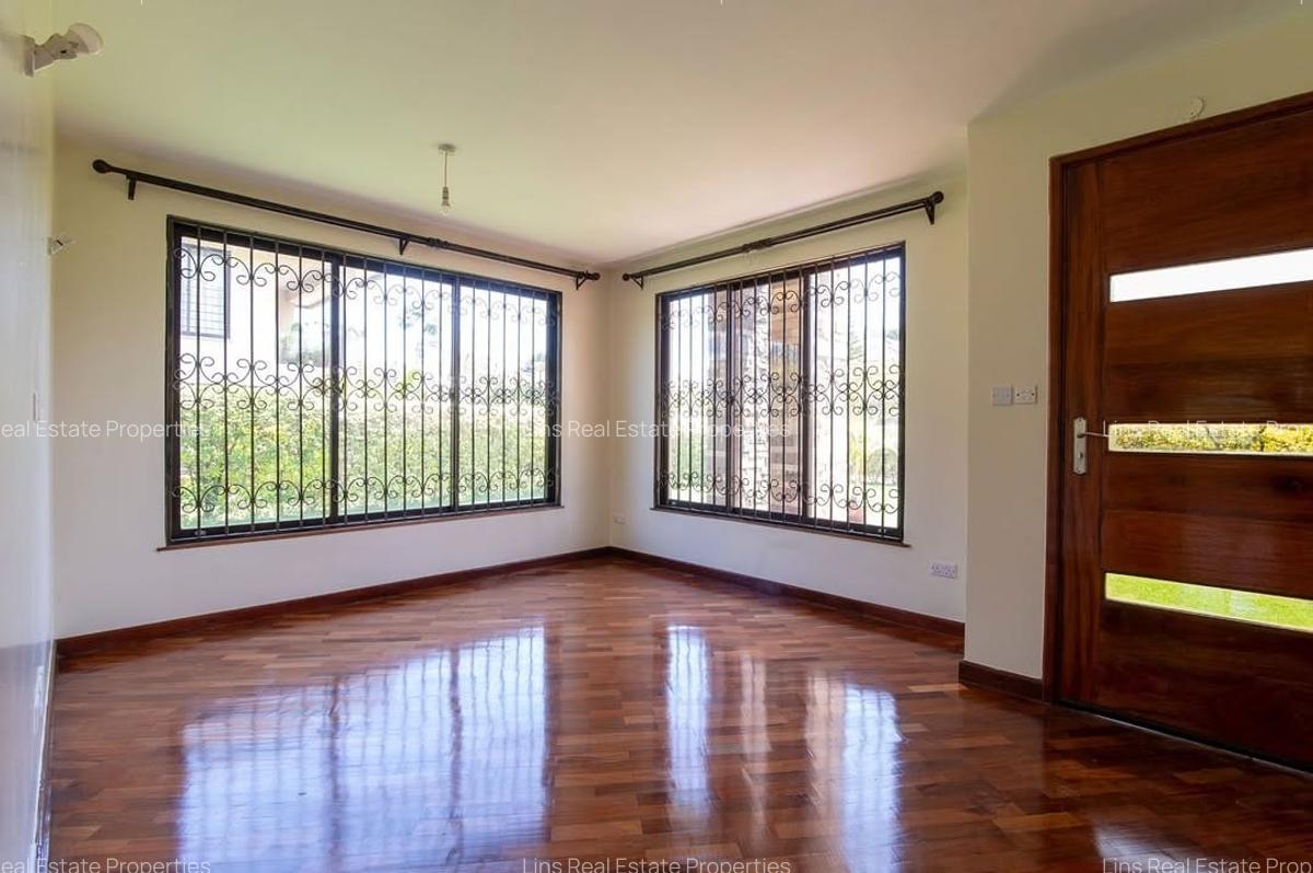 4 Bed Townhouse with En Suite in Ridgeways - 5