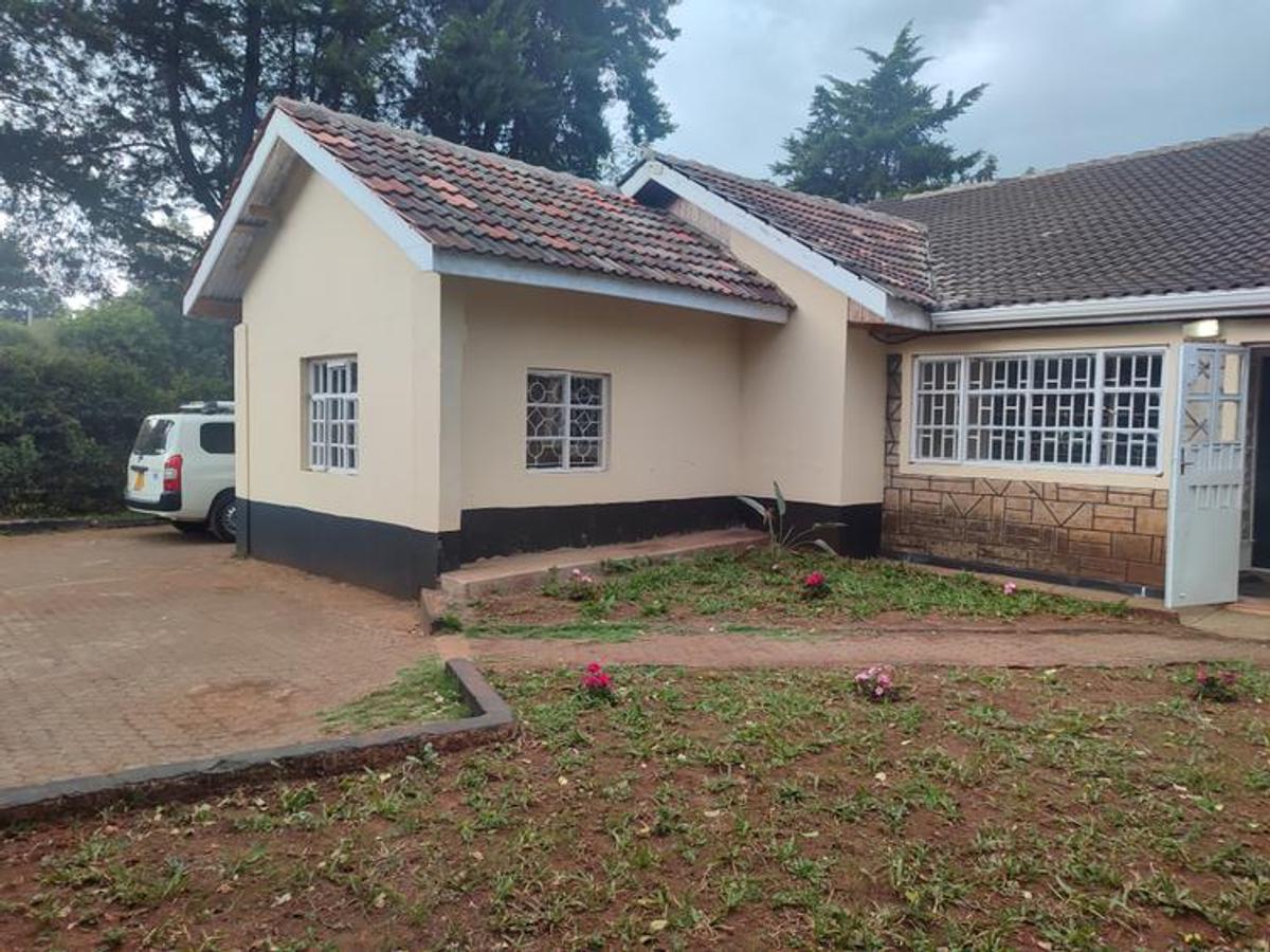 4 Bed House with En Suite at Bomas - 2