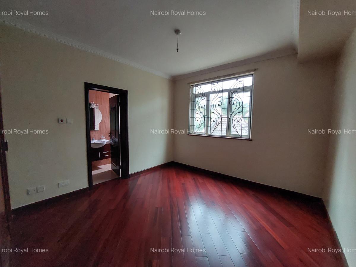 5 Bed Townhouse with En Suite at Lavington Green - 18