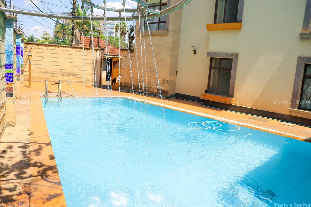 Furnished 3 Bed Apartment with En Suite at Rosewood Avenue - 19