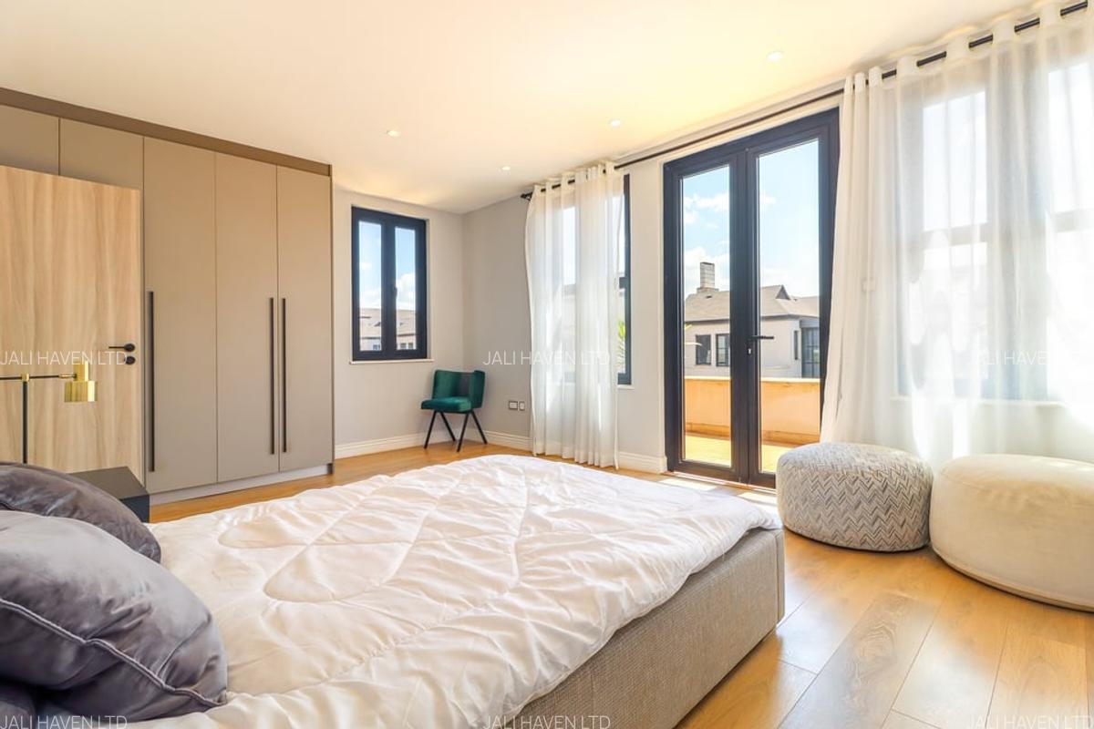 5 Bed Villa with En Suite in Runda - 14