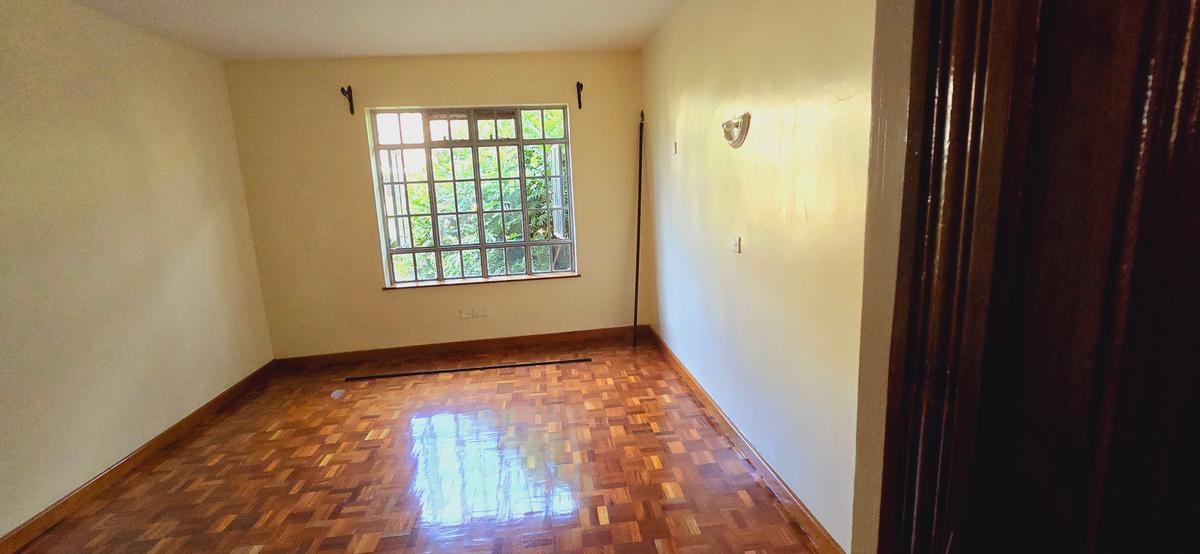 5 Bed Townhouse with En Suite at Lavington - 7