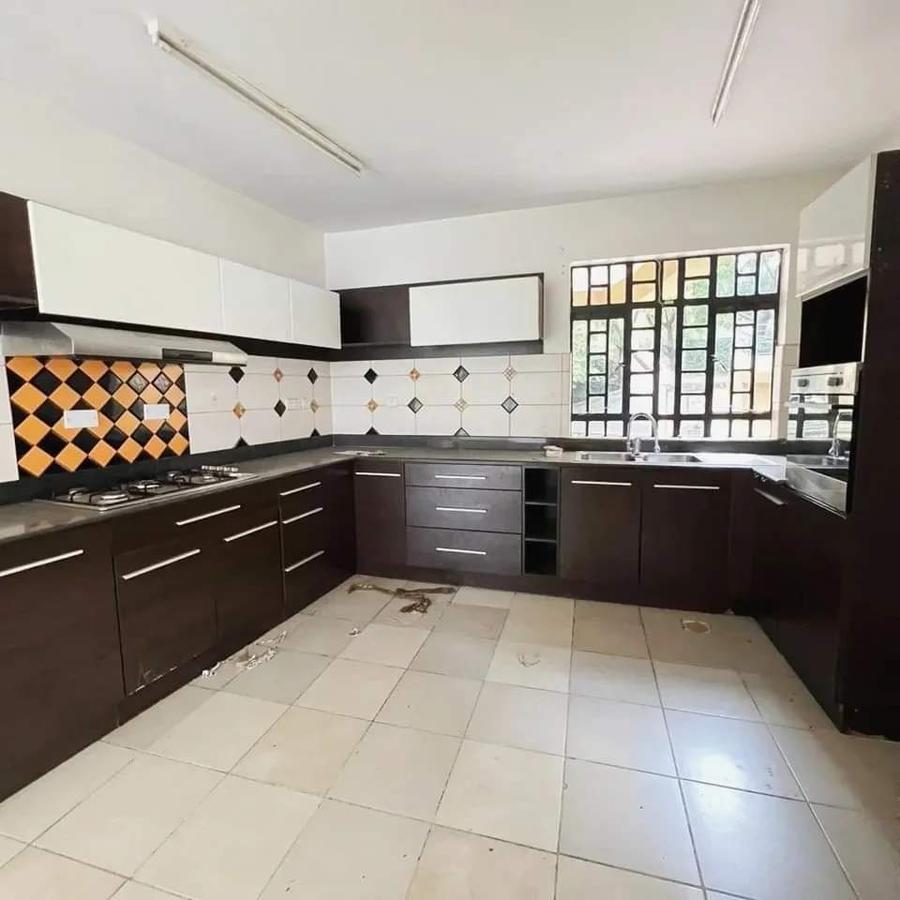 4 Bed House with En Suite at Lavington - 6