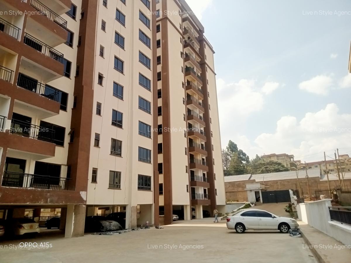 2 Bed Apartment with En Suite in Lavington - 2