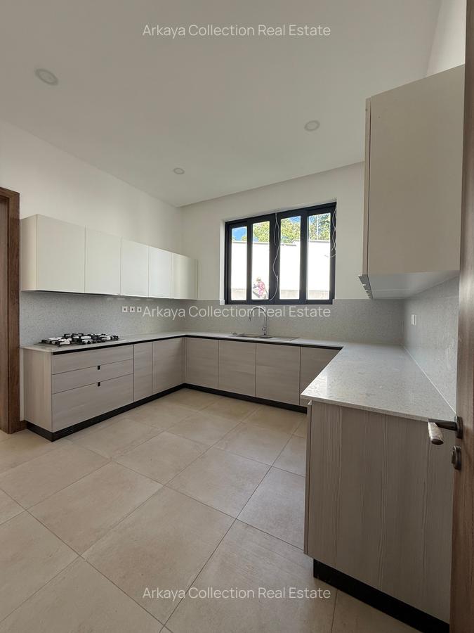 5 Bed House with En Suite in Nyari - 5