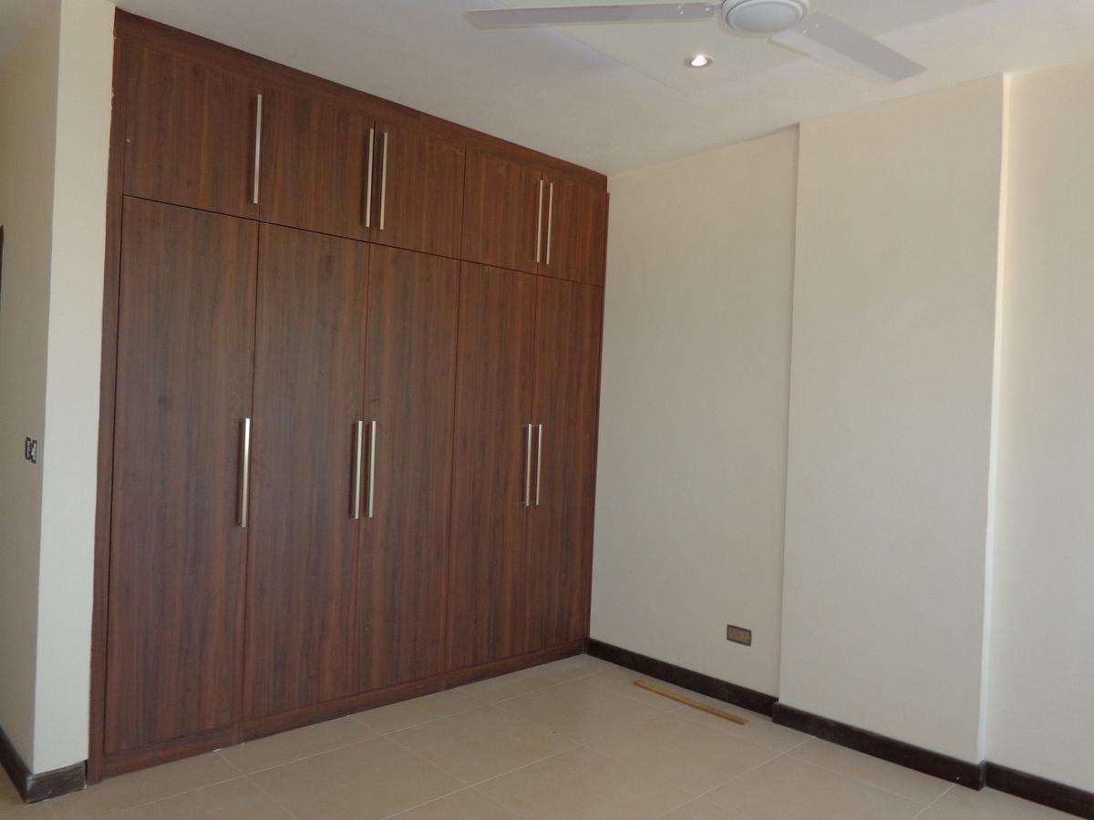 3 Bed Apartment with En Suite at Ar2084 - 7