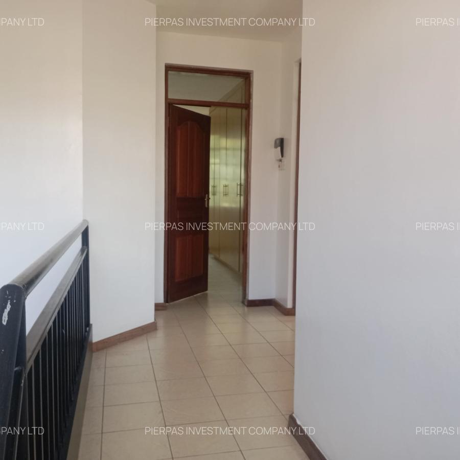 4 Bed Villa with En Suite in Spring Valley - 12