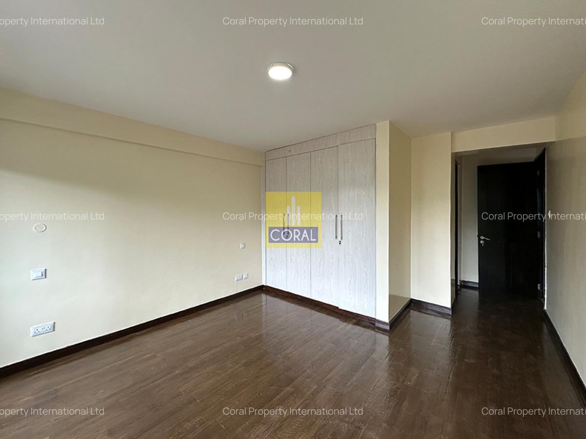3 Bed Apartment in Riverside - 9