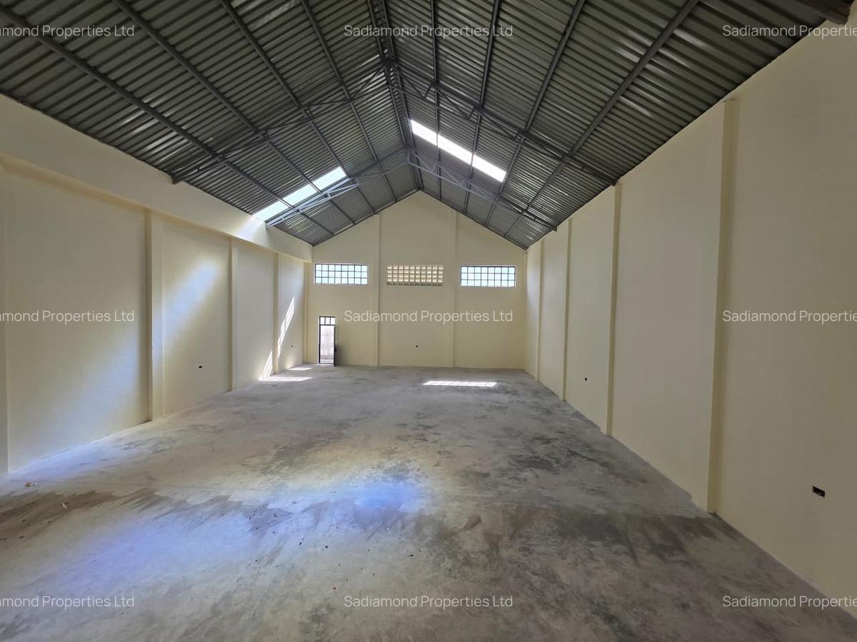 4,000 ft² Warehouse with Parking in Mlolongo - 3