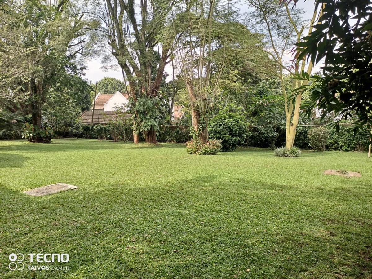 5 Bed Villa with En Suite in Rosslyn - 3