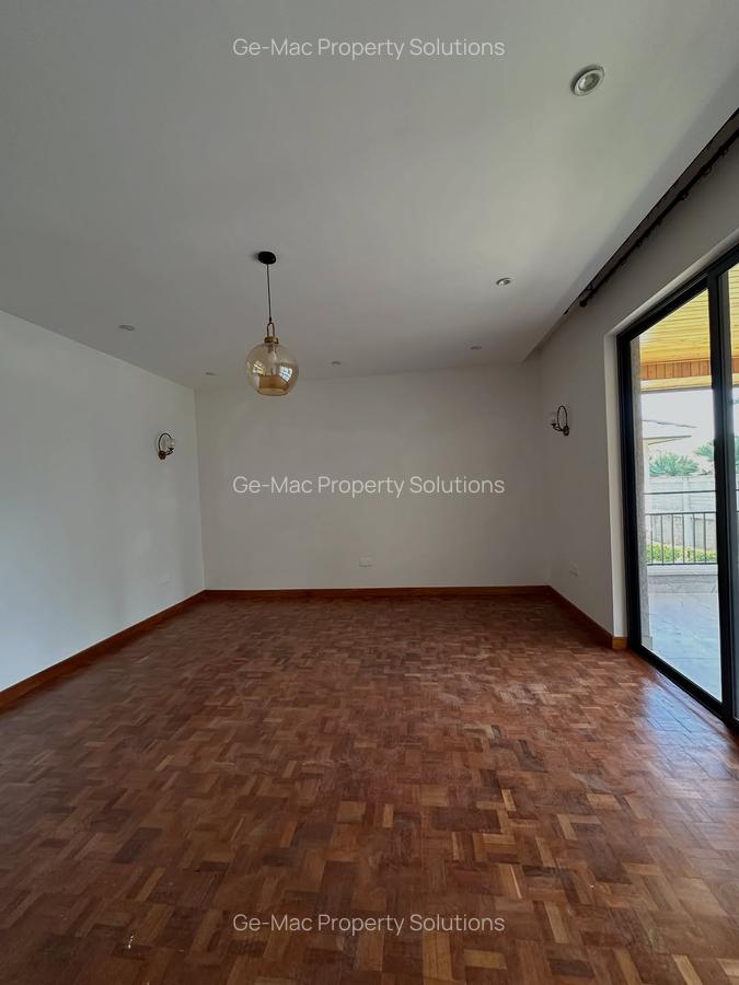 5 Bed House with En Suite in Lavington - 20