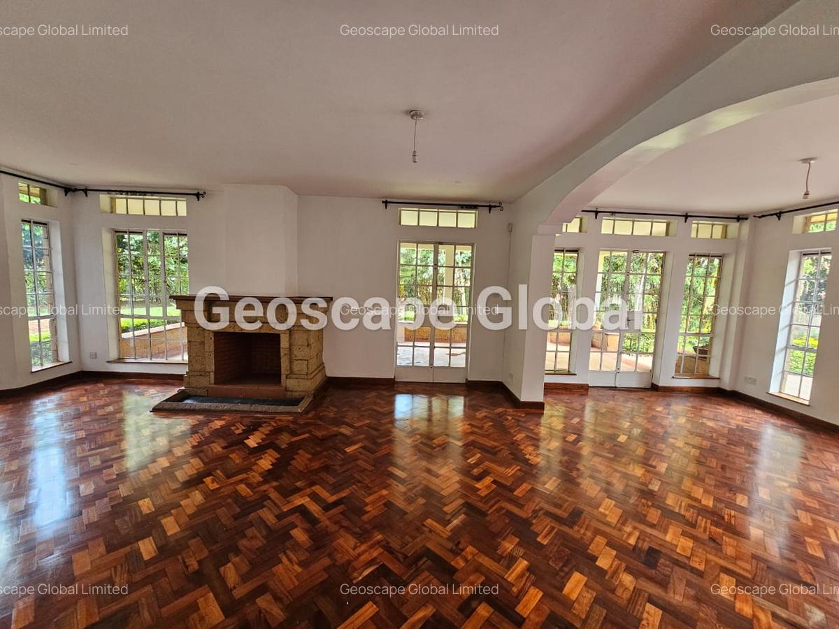 5 Bed House with En Suite in Rosslyn - 4