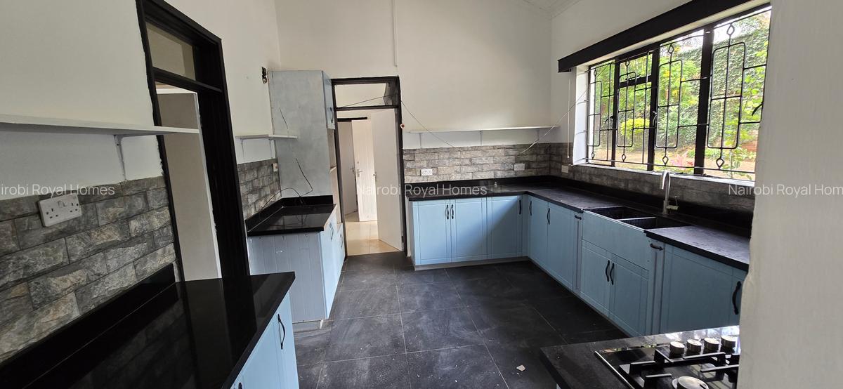 4 Bed Townhouse with En Suite at Lavington Off James Gichuru - 18