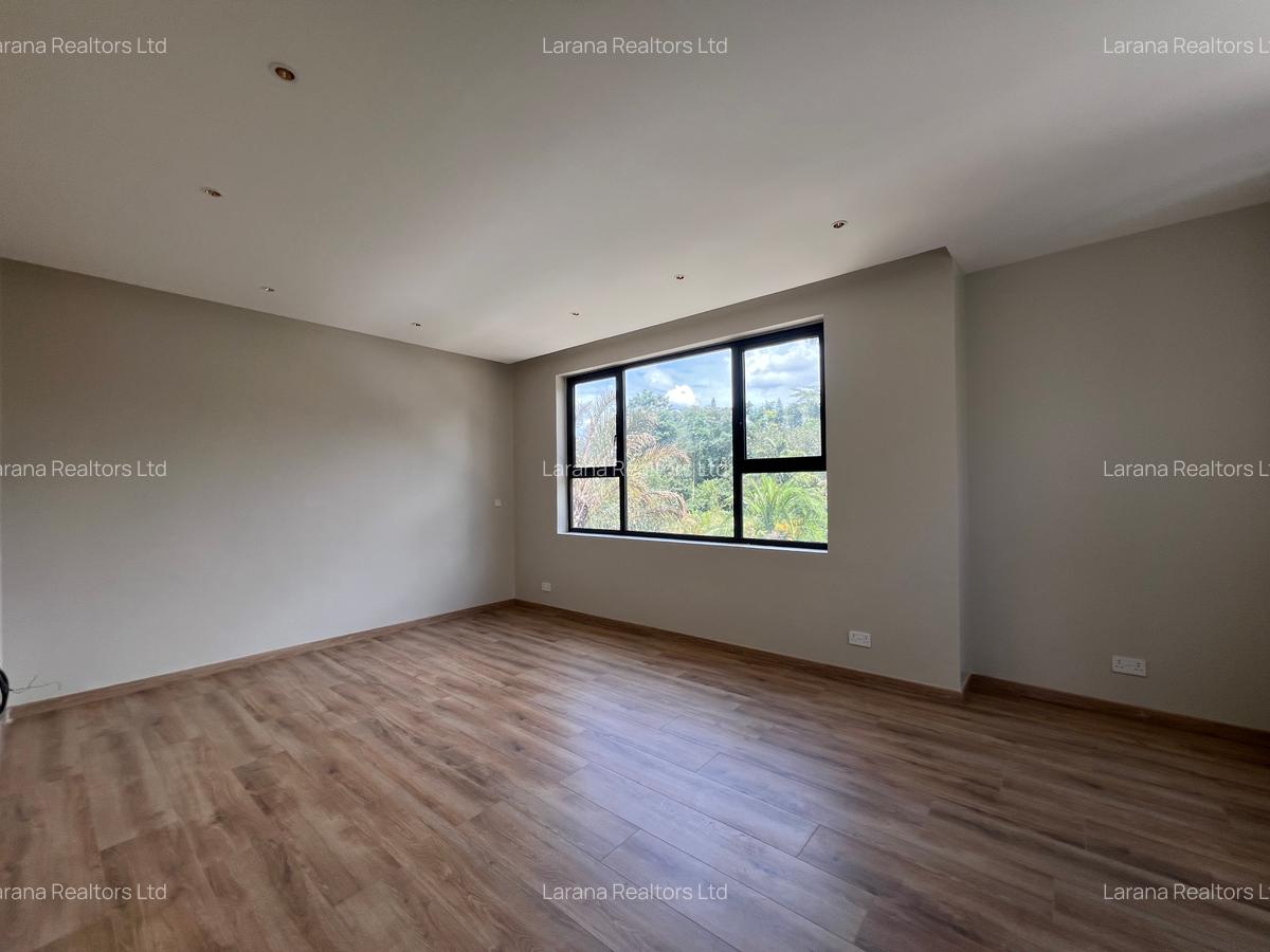 5 Bed Townhouse with En Suite at Manyani Cl - 12