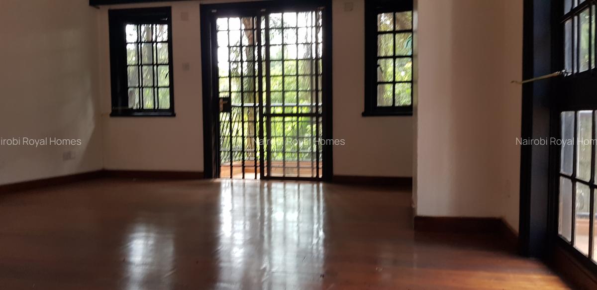4 Bed Townhouse with En Suite at Riverside Drive - 15