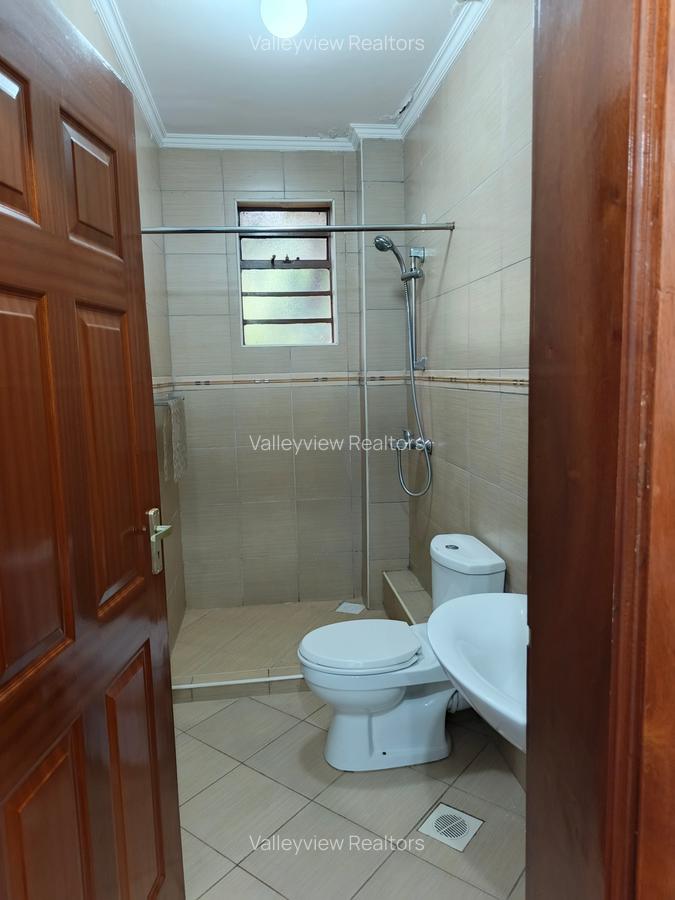 3 Bed Villa with En Suite at Lavington - 20