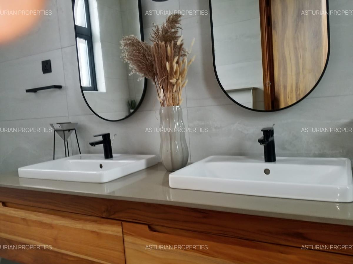 4 Bed Villa with En Suite in Westlands Area - 12