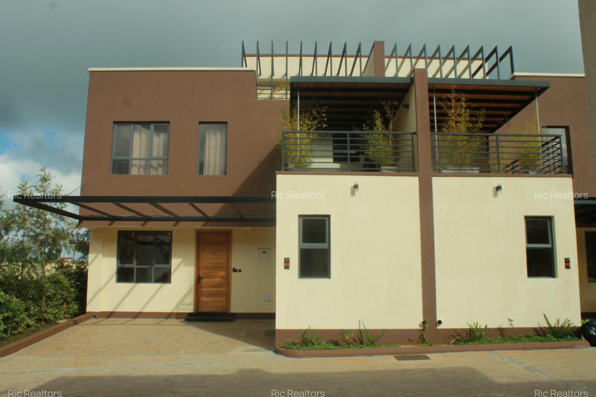 4 Bed Townhouse with En Suite at Banana (Raini Road) - 4