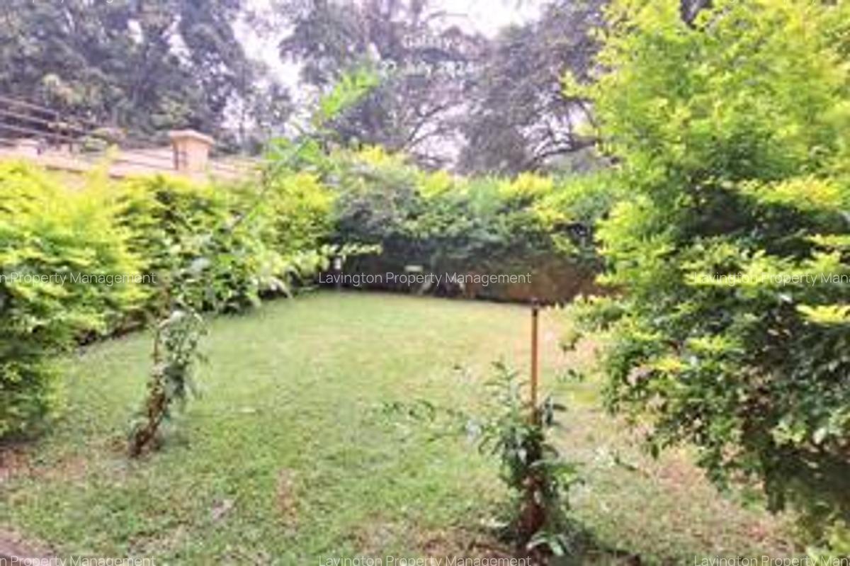 5 Bed Townhouse with En Suite at Lavington Green - 19