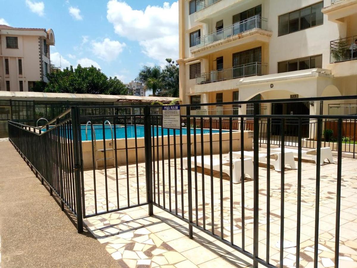 Serviced 3 Bed Apartment with Swimming Pool in Kilimani - 14