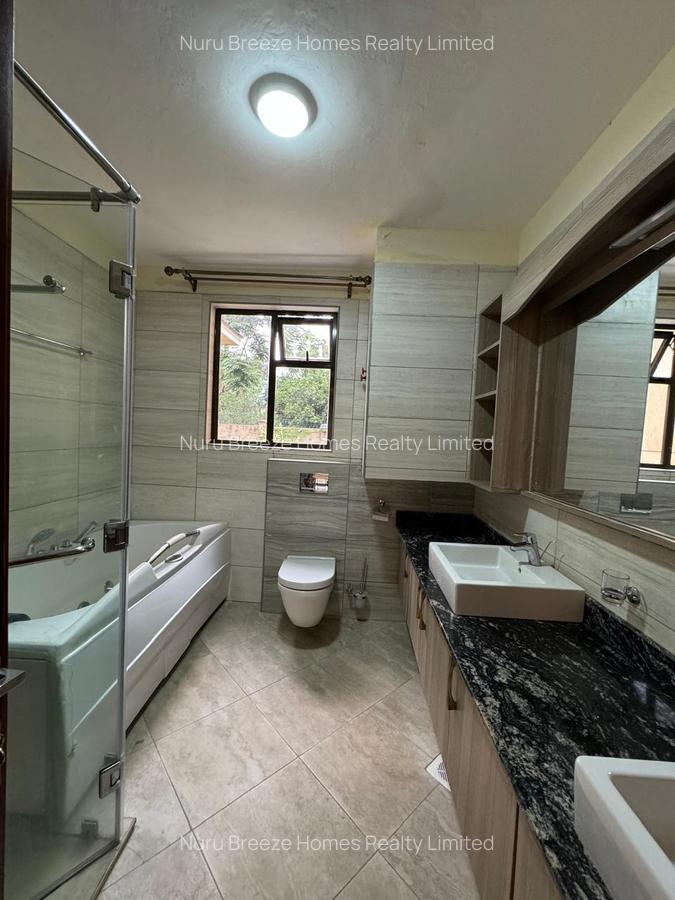 5 Bed Townhouse with En Suite in Lavington - 4
