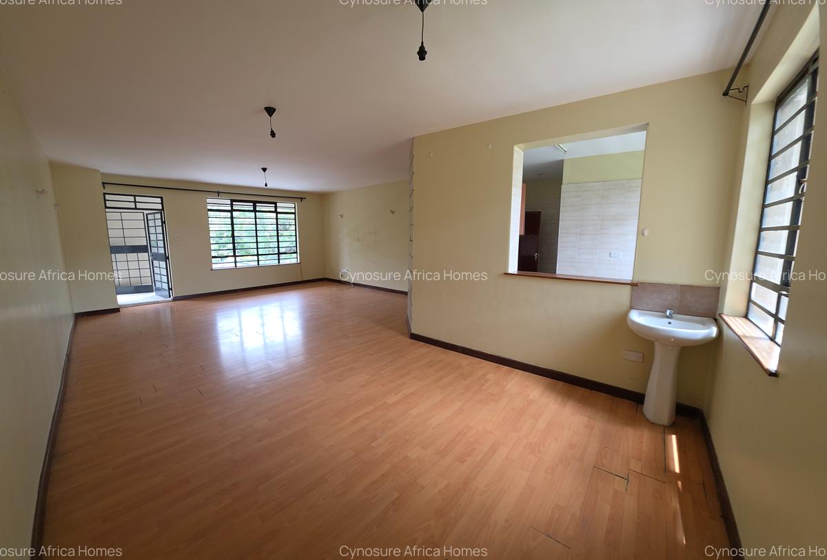 4 Bed Apartment with En Suite at Dennis Pritt - 1