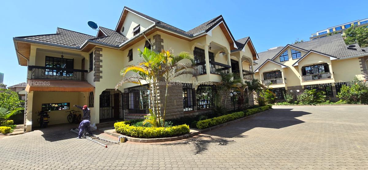5 Bed Townhouse with En Suite at Lavington Road - 4