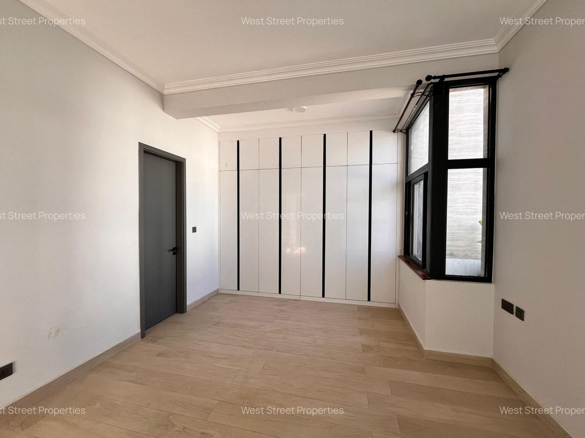 5 Bed Villa with En Suite at Lavington - 11