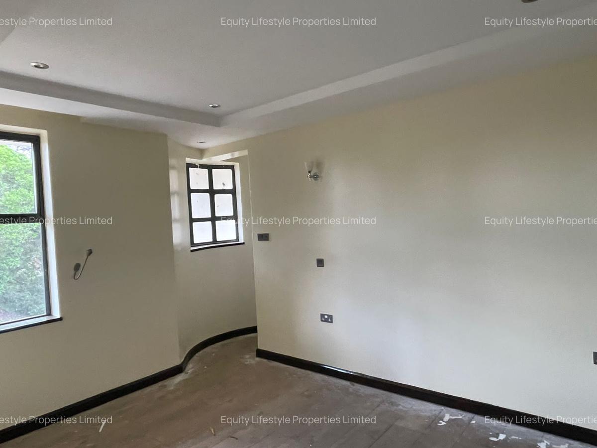 5 Bed Villa with En Suite in Lavington - 11