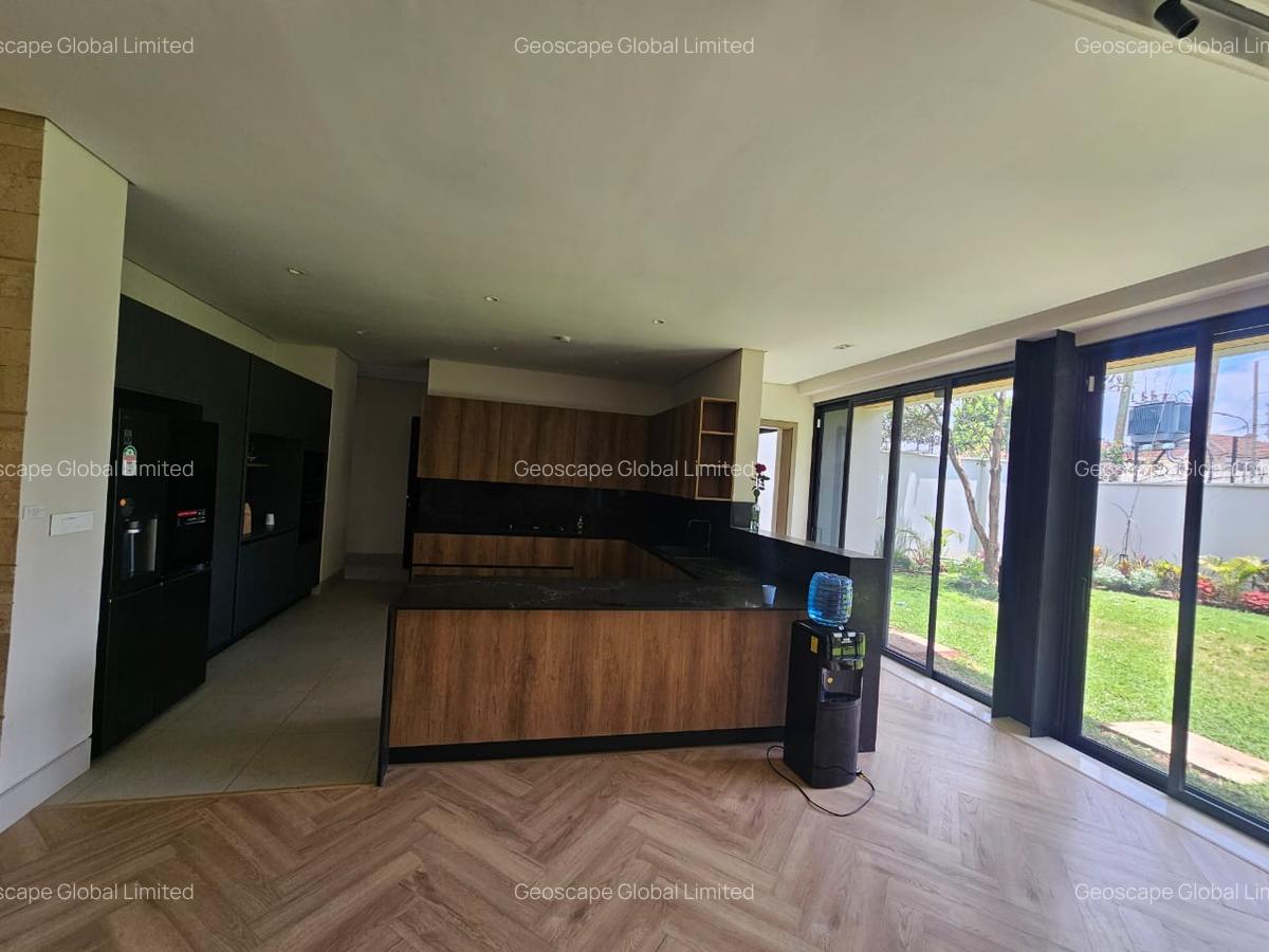 5 Bed Townhouse with En Suite in Spring Valley - 5