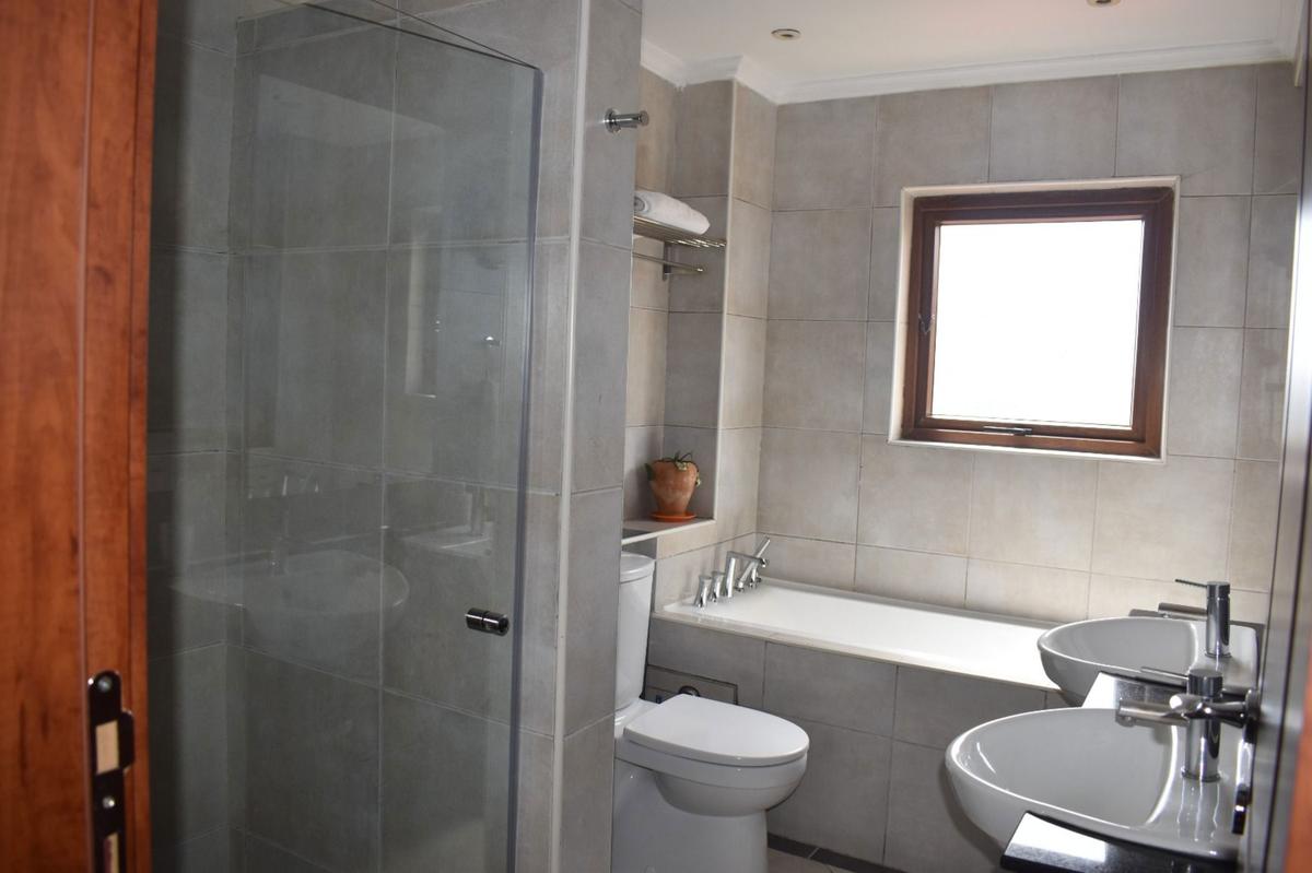 3 Bed Apartment with En Suite in Upper Hill - 9