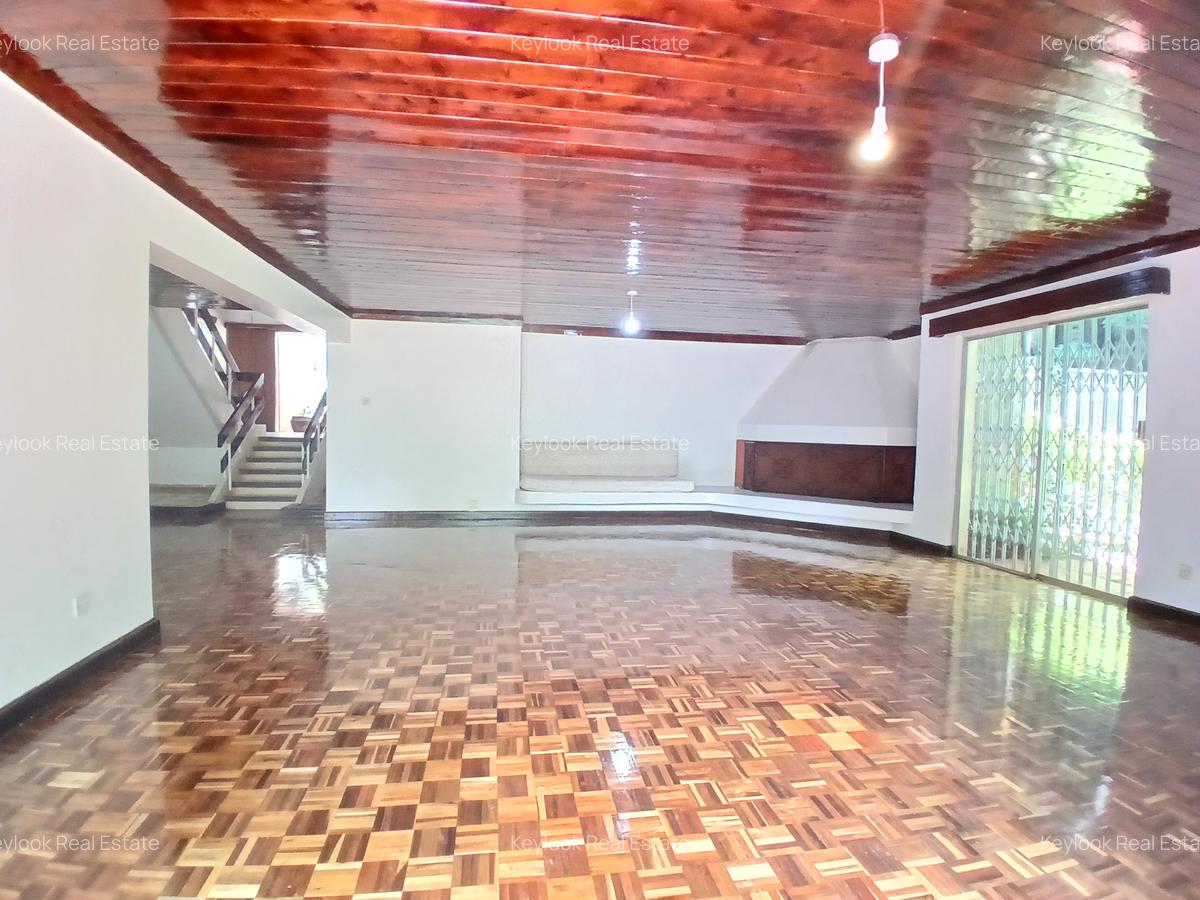 5 Bed House with En Suite at Lavington - 18