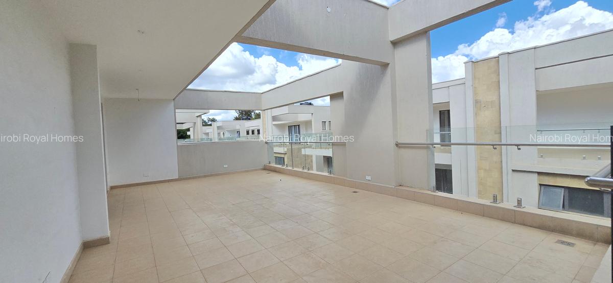 5 Bed Townhouse with En Suite at Lavington Green - 10