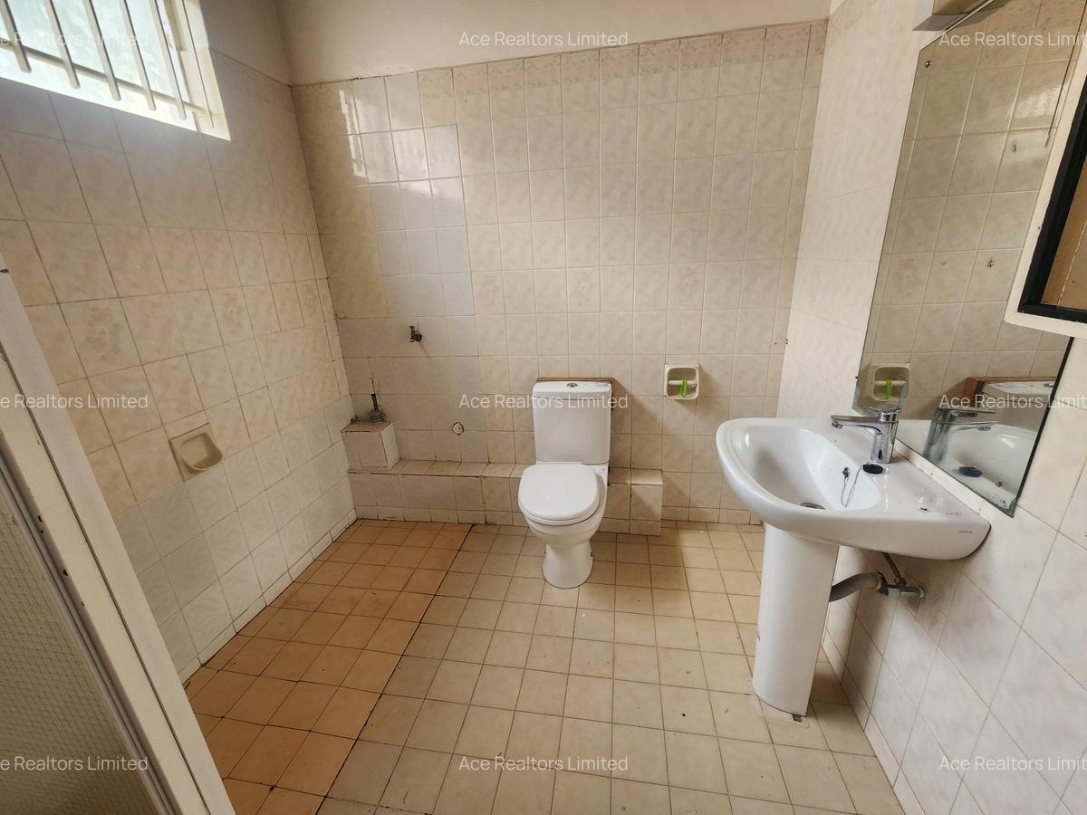 4 Bed Townhouse with En Suite at Laikipia Road - 11