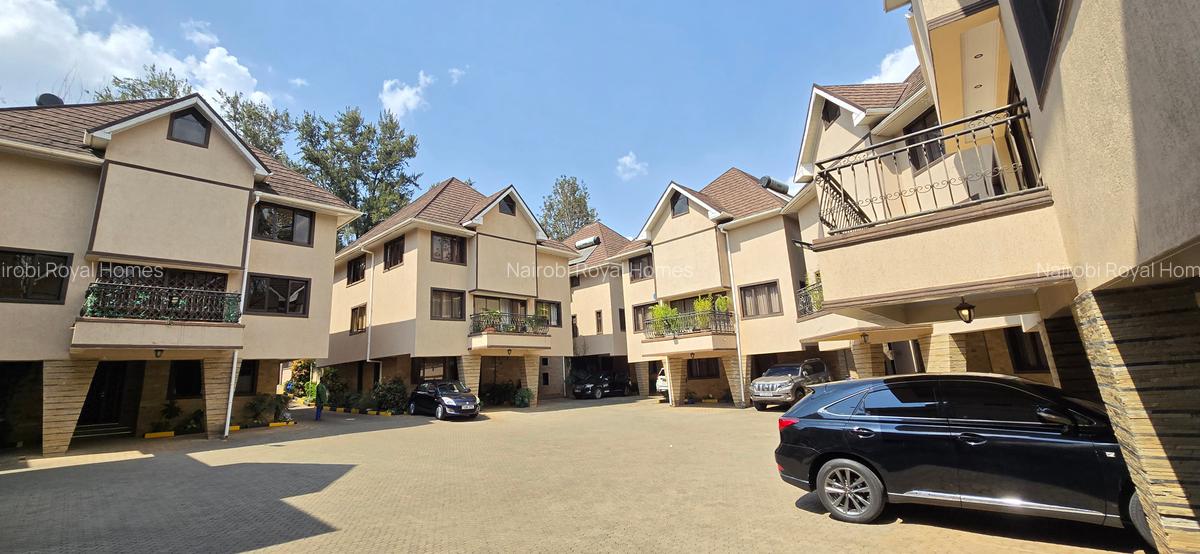 5 Bed Townhouse with En Suite at Lavington Green - 1