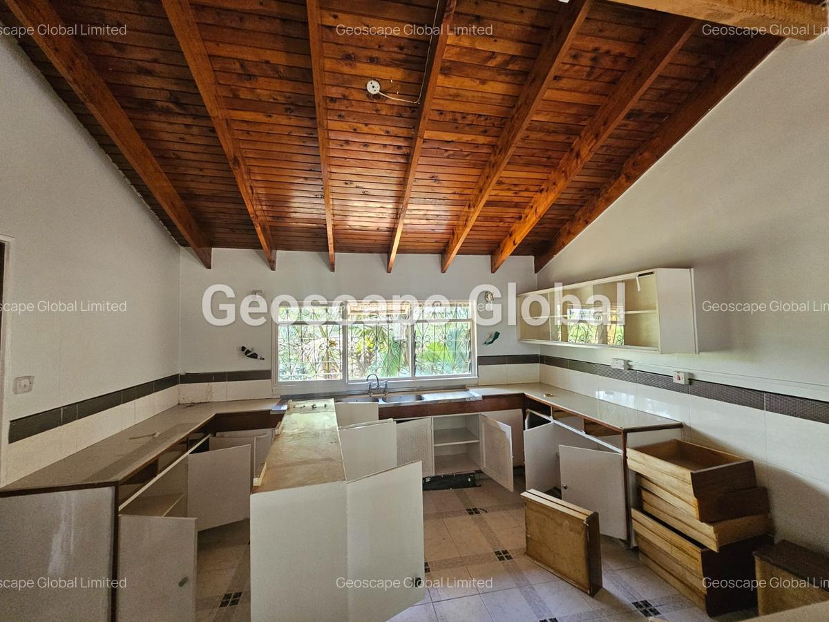 4 Bed House with En Suite in Runda - 3