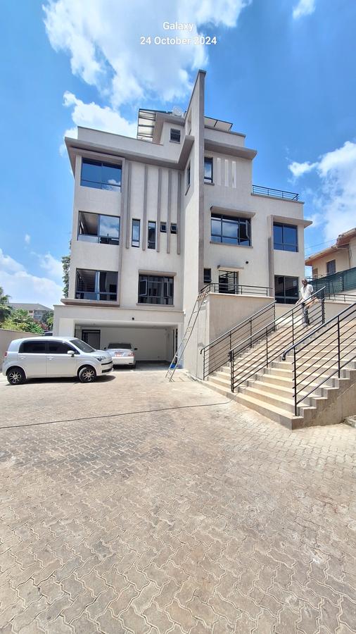 5 Bed Townhouse with En Suite at Lavington. - 2