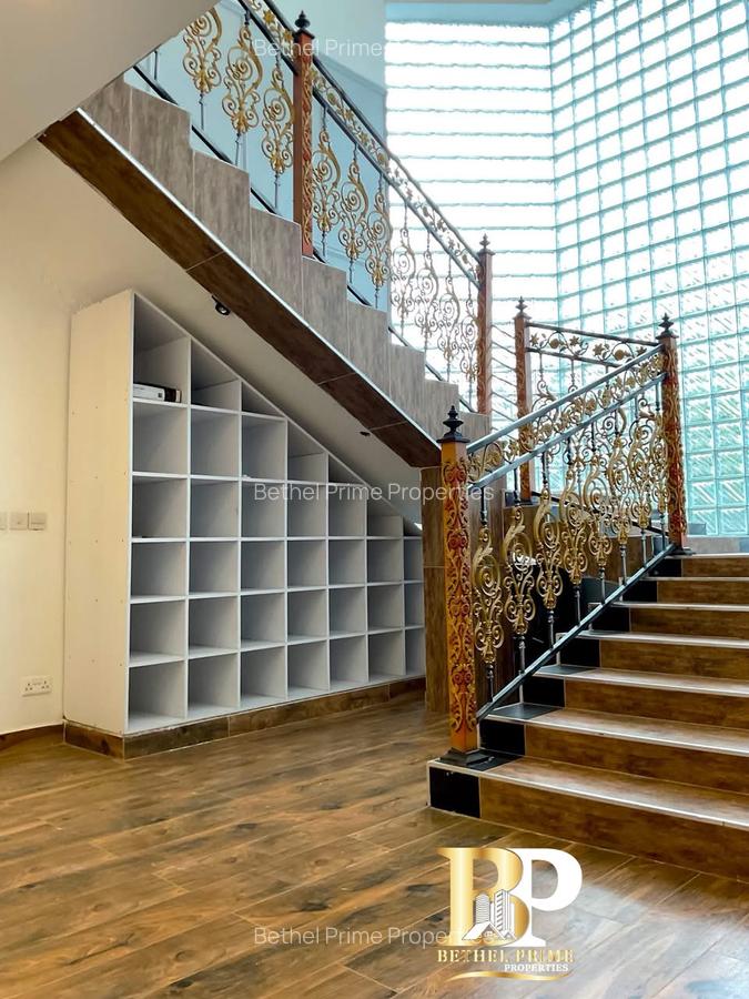 6 Bed Villa with En Suite in Runda - 11