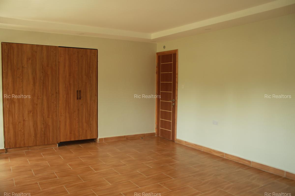 4 Bed Townhouse with En Suite at Banana - Kiambu - 15
