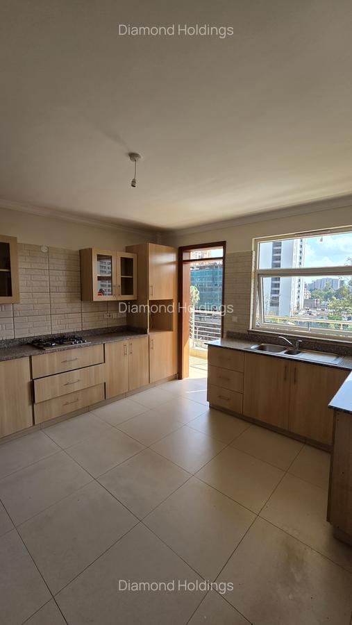 4 Bed Apartment with En Suite at Parklands - 18