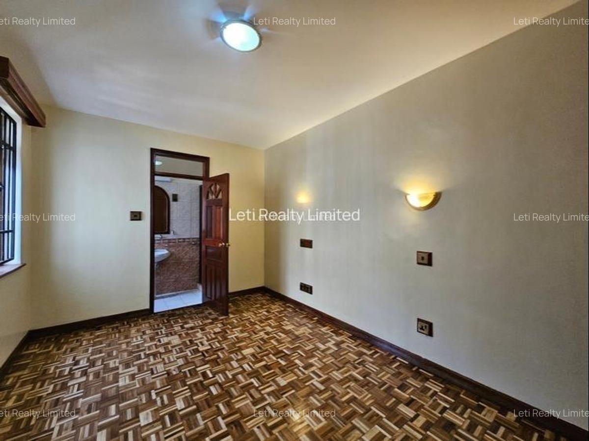5 Bed Townhouse with En Suite in Lavington - 7