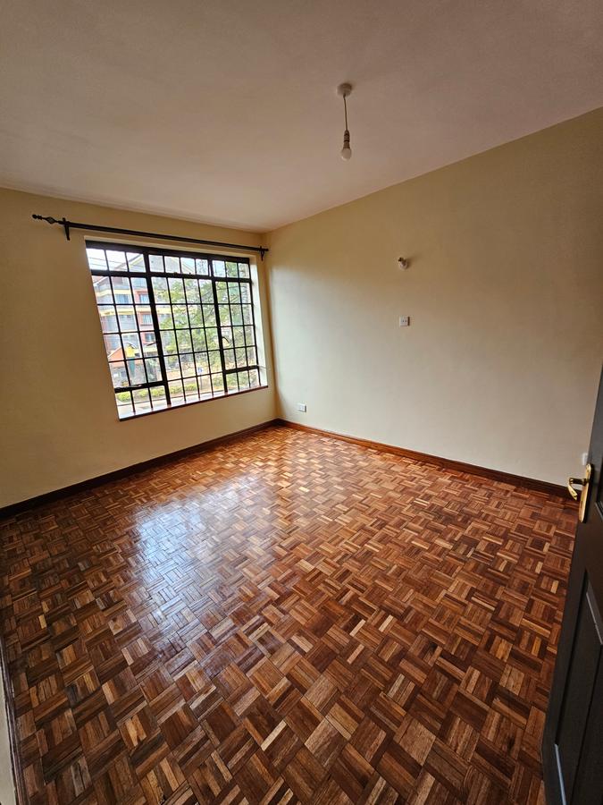 3 Bed Apartment with En Suite at Lavington - 6