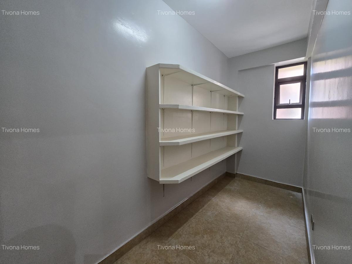 4 Bed Apartment with Swimming Pool in Riverside - 15