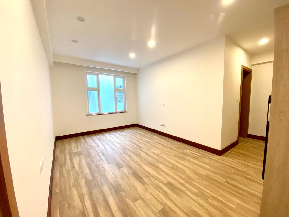 3 Bed Apartment with En Suite in Parklands - 8