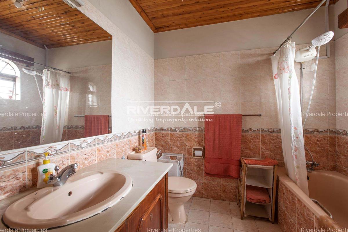 4 Bed Townhouse with En Suite in Westlands Area - 12