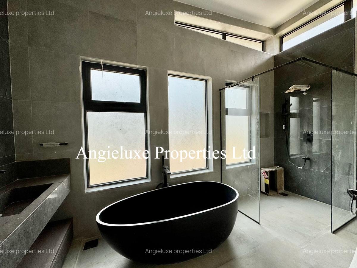 5 Bed Townhouse with En Suite at Runda - 17